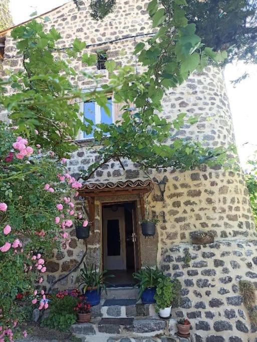 Gîte le rocher du château de Retourtour Lamastre Extérieur photo