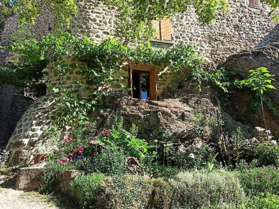 Gîte le rocher du château de Retourtour Lamastre Extérieur photo