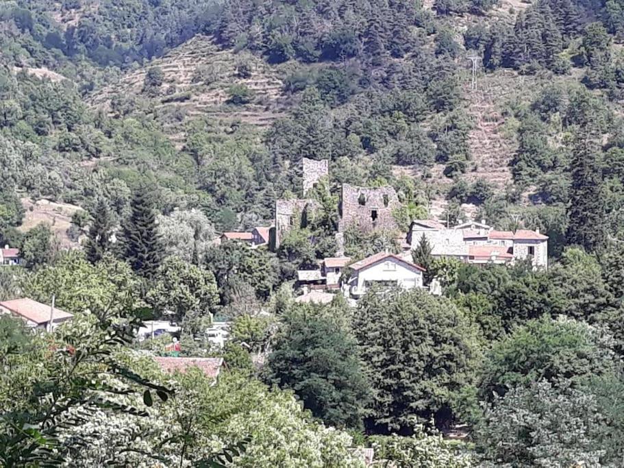 Gîte le rocher du château de Retourtour Lamastre Extérieur photo