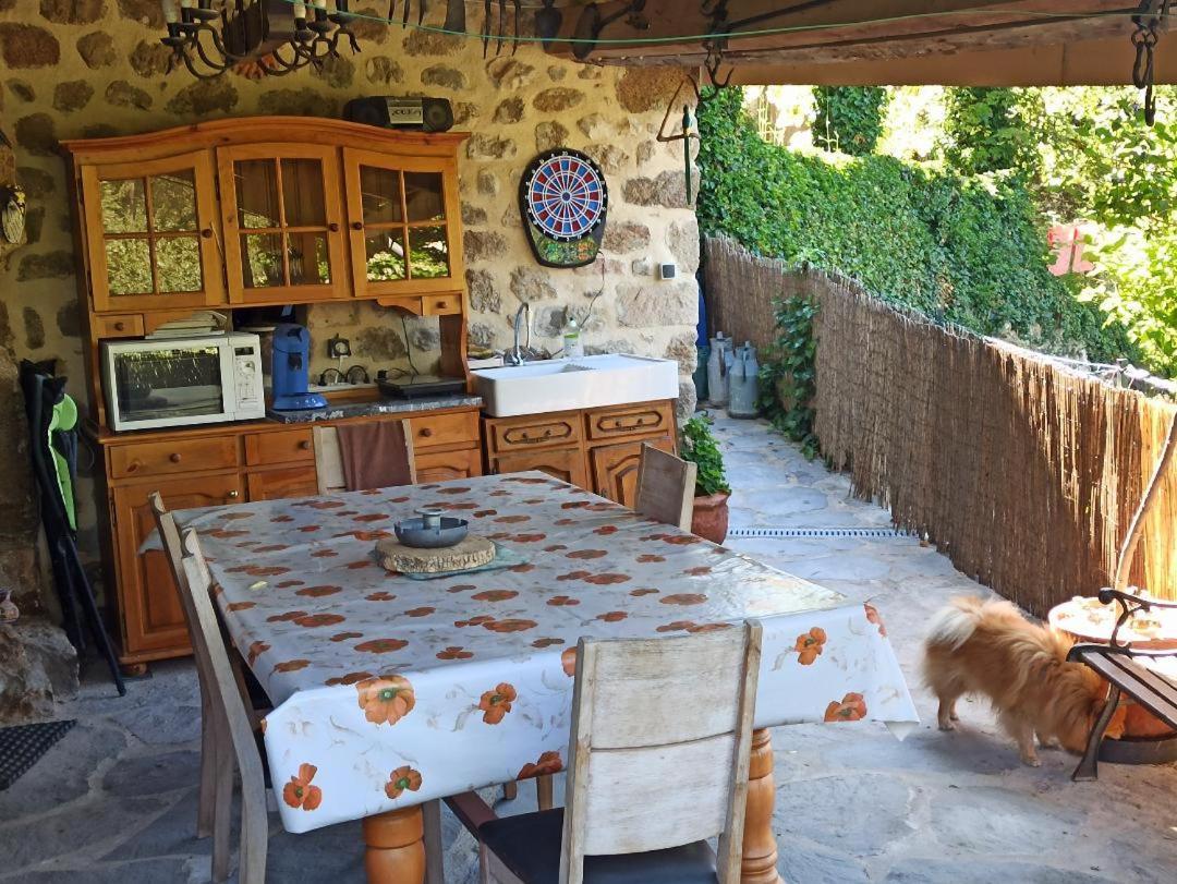 Gîte le rocher du château de Retourtour Lamastre Extérieur photo