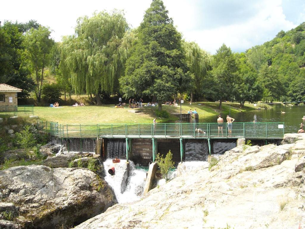 Gîte le rocher du château de Retourtour Lamastre Extérieur photo